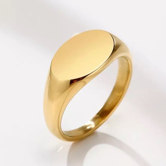 Tiny signet minimalist ring - Picture 7 of 7